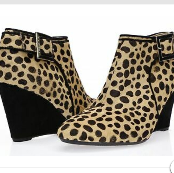 Isaac Mizrahi leopard print bootie - Picture 2 of 8